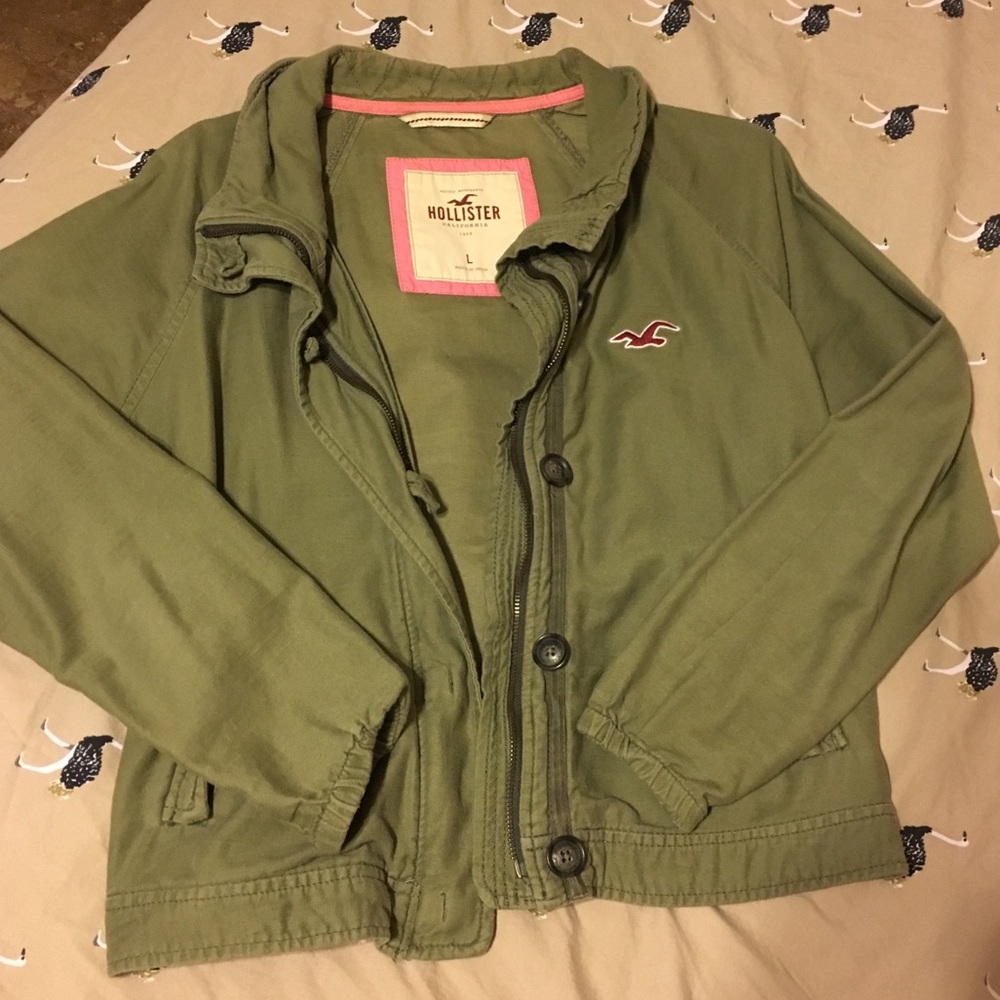 Olive green women’s button down or zipper jacket.